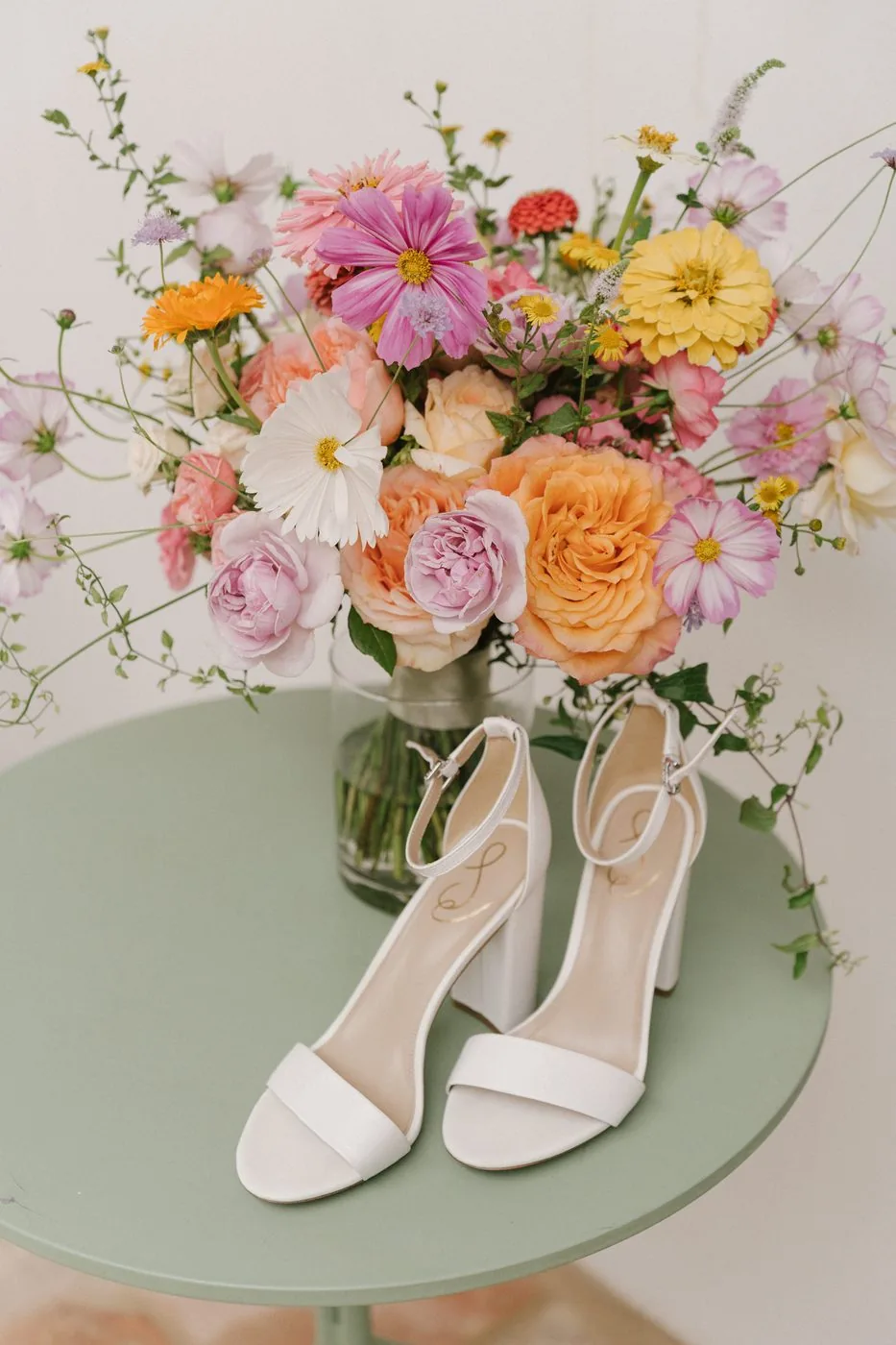 Shoes and the bouquet