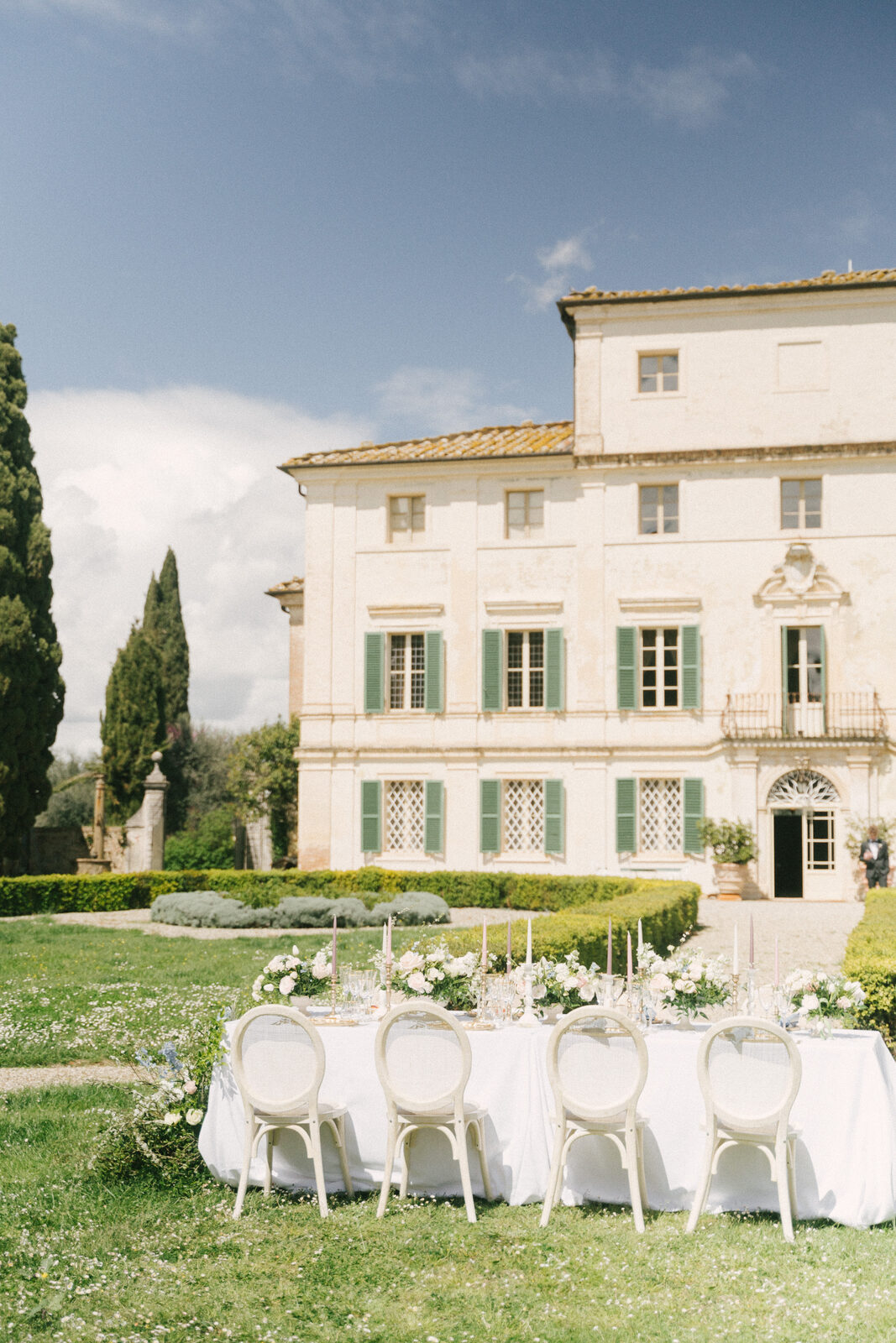 The villa, and one table in front of it