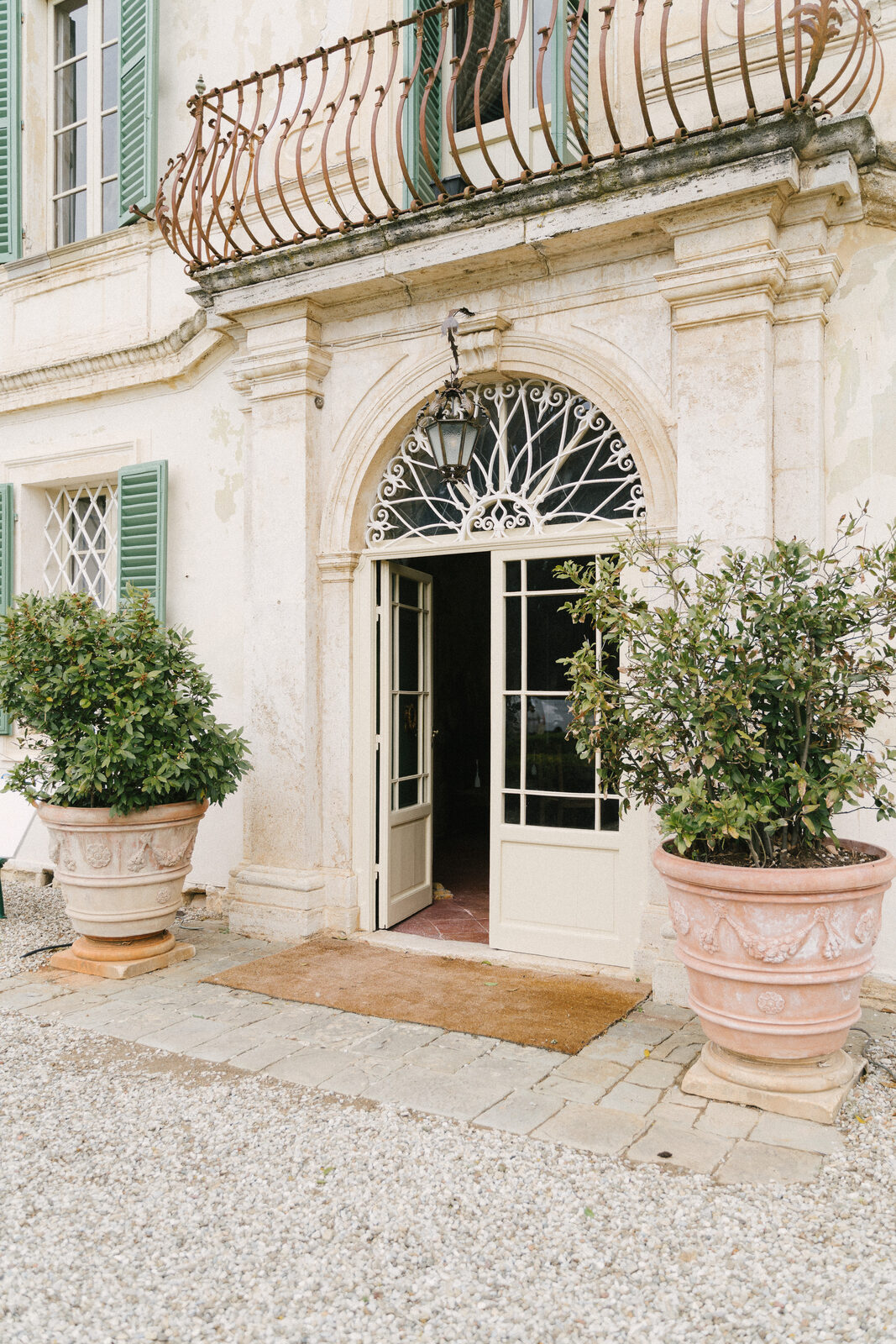 The façade, and the lemon pots