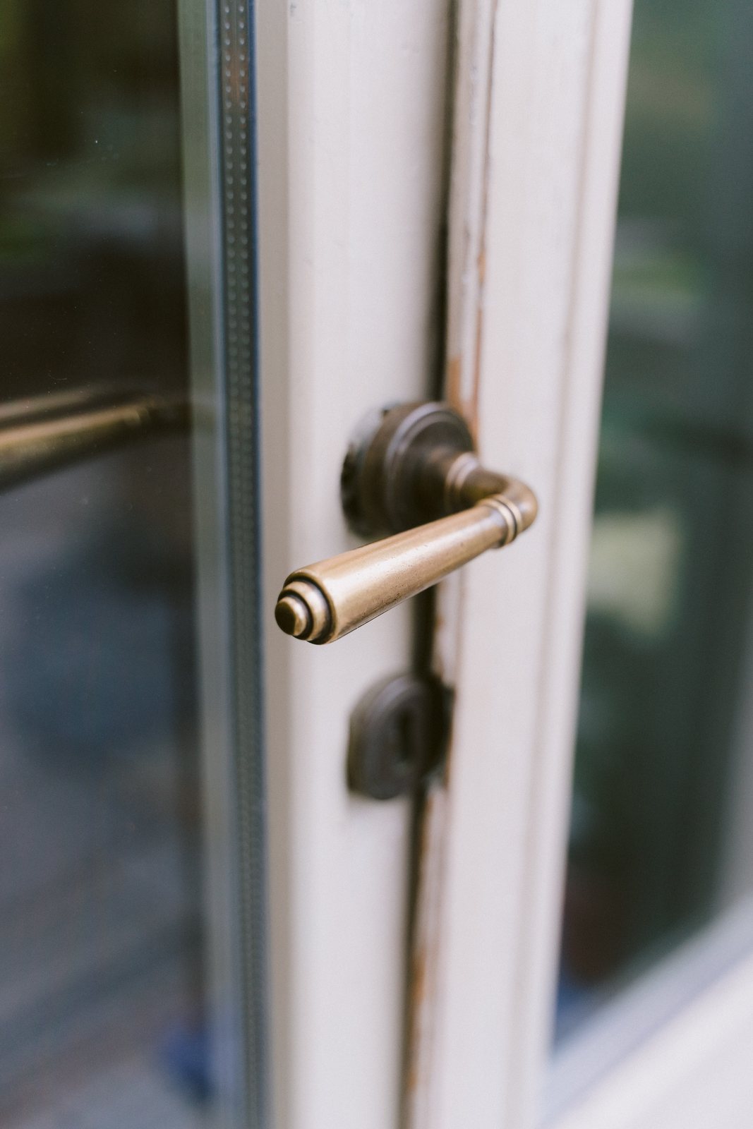 A handle, and the light on it