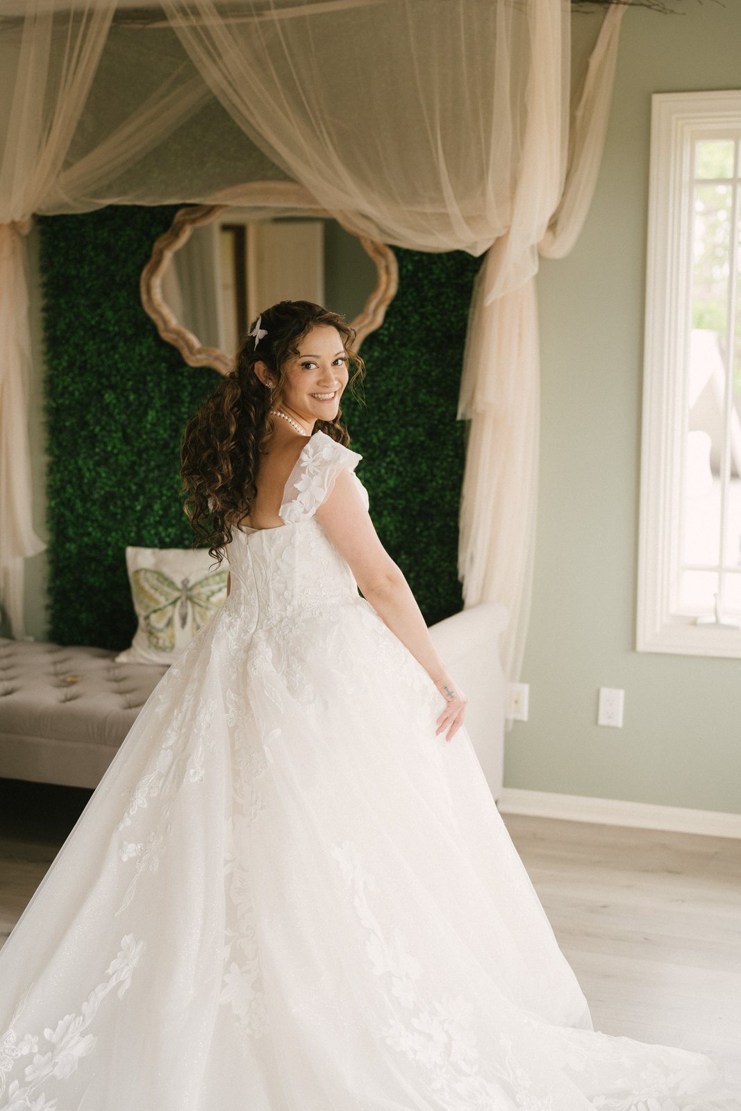 The veil, indoors