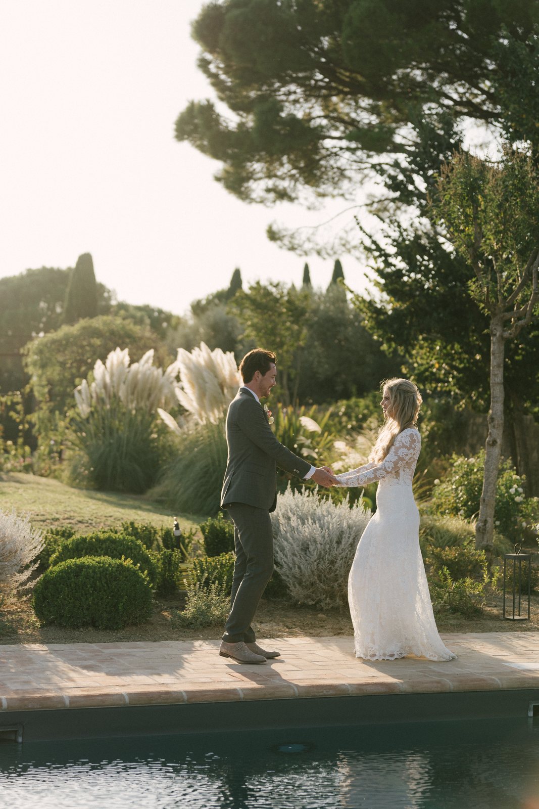 The dress in the garden