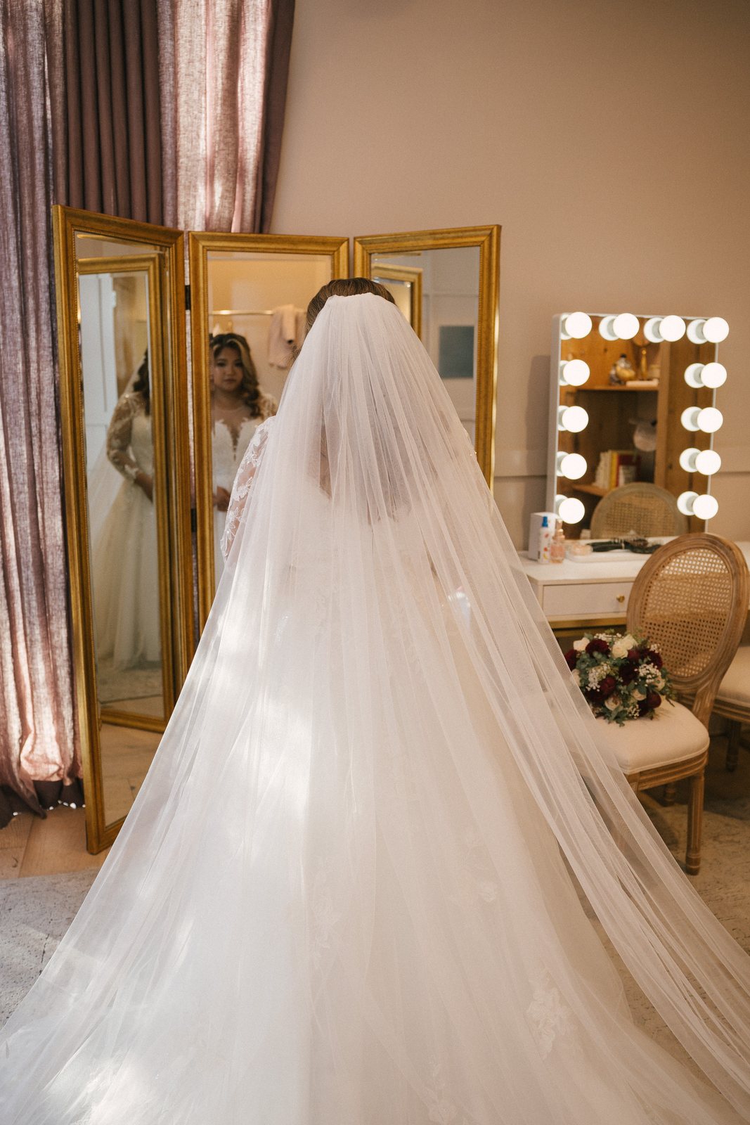 The veil, its whole length